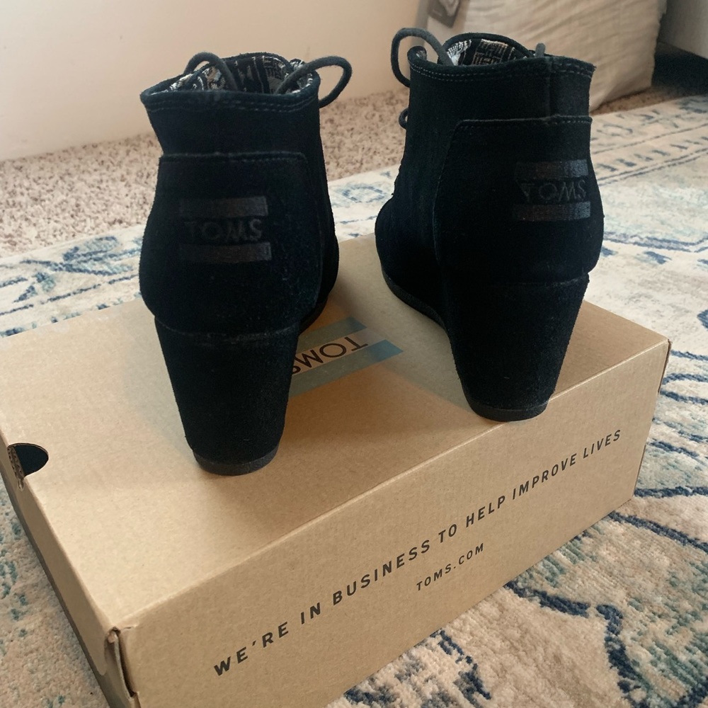 Tom’s Women’s booties, size 7.5. Gently worn.
